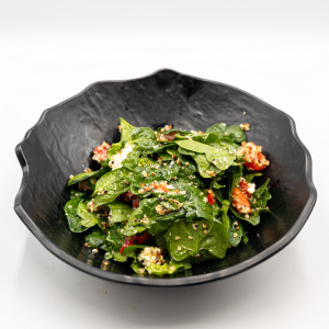 Салата спанак с киноа